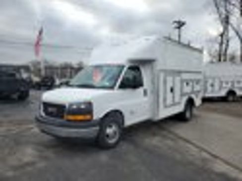 New 2025 GMC Savana 4500 w/ Power Convenience Package RWD image 2