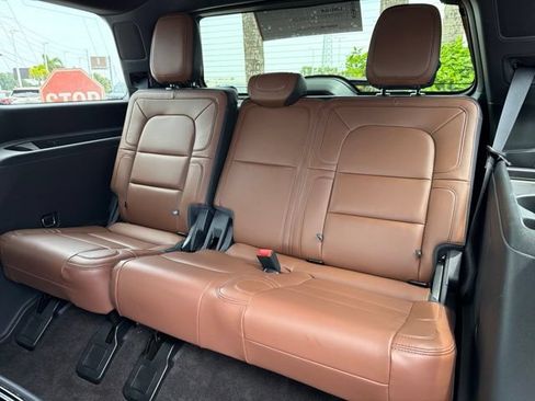 Certified 2023 Lincoln Navigator Reserve AWD/4WD image 14