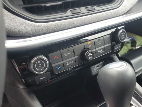 Used 2022 Jeep Compass Latitude image 17