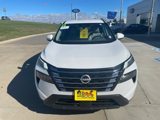 Used 2025 Nissan Rogue SV AWD/4WD image 9
