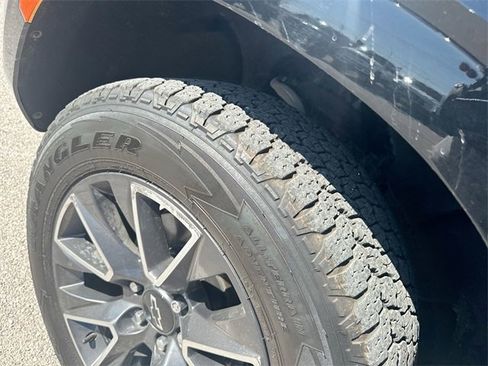 Used 2021 Chevrolet Tahoe Z71 w/ Z71 Signature Package image 38