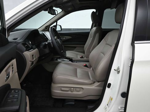 Used 2018 Honda Pilot Touring image 11