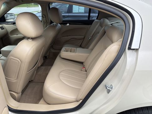 Used 2011 Buick Lucerne CXL FWD image 46