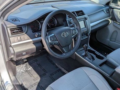 Used 2017 Toyota Camry SE FWD image 10