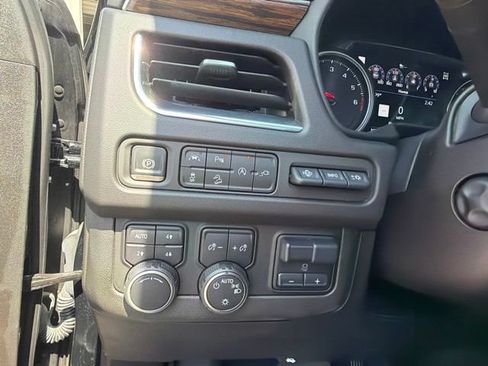 Used 2021 Chevrolet Tahoe Premier w/ Premium Package AWD/4WD image 31