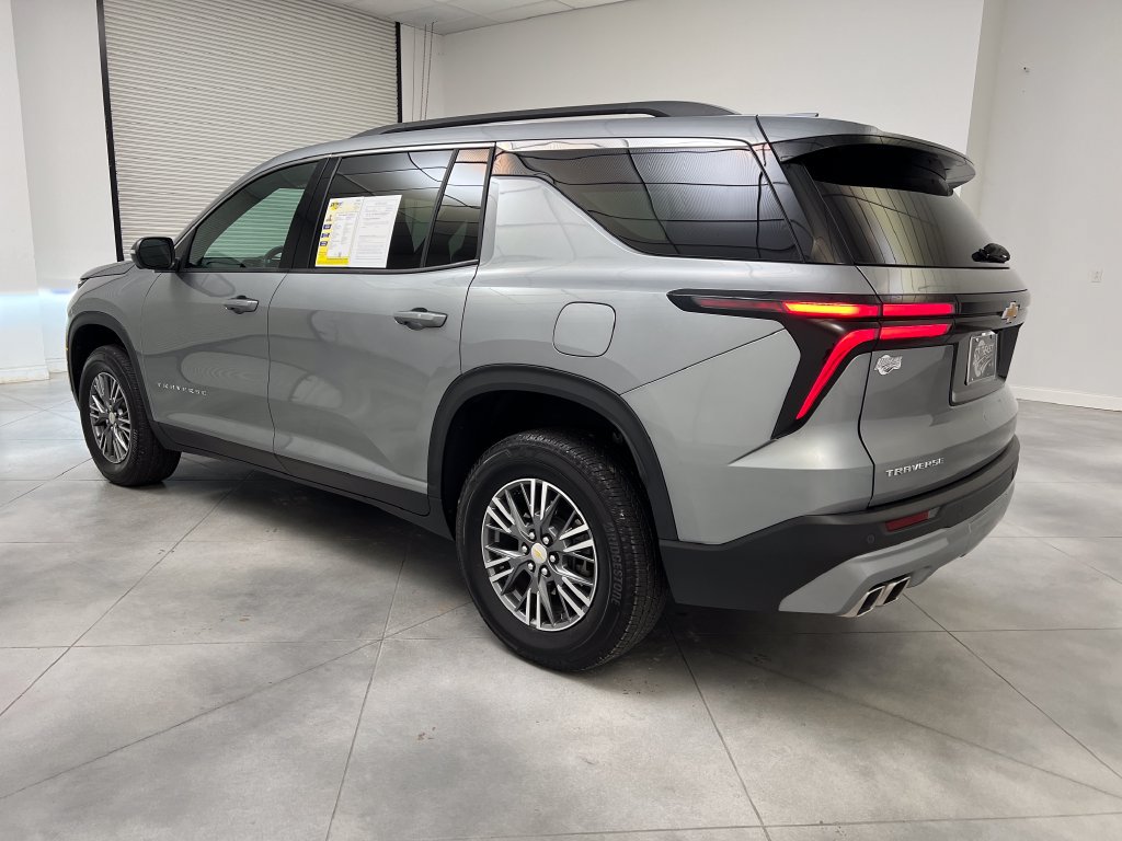 Used 2024 Chevrolet Traverse LT FWD image 6