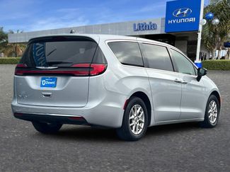 Used 2024 Chrysler Pacifica Touring-L video 2