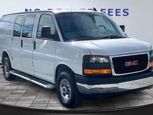 Used 2024 GMC Savana 2500 w/ Driver Convenience Package image 3