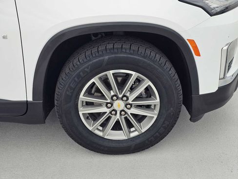 Used 2023 Chevrolet Traverse LT FWD image 9