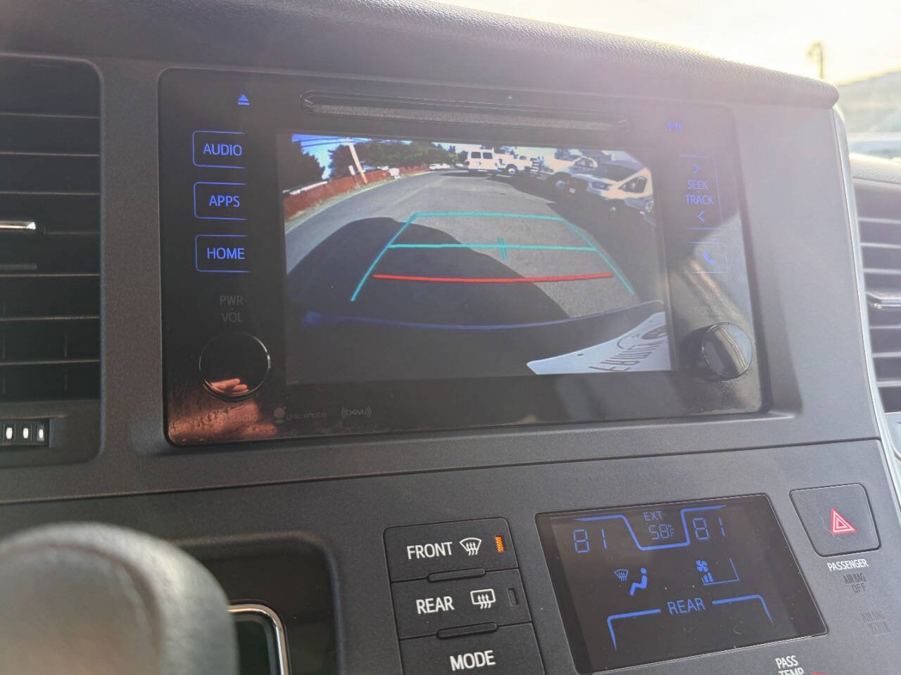 Used 2017 Toyota Sienna LE FWD image 33
