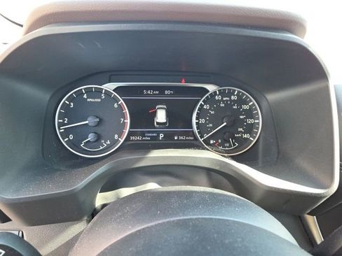 Used 2023 Nissan Rogue SV image 16