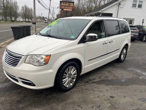 Used 2012 Chrysler Town & Country Touring-L w/ Premium Group image 3