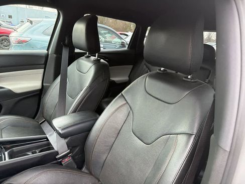 Used 2023 Jeep Compass Limited image 32