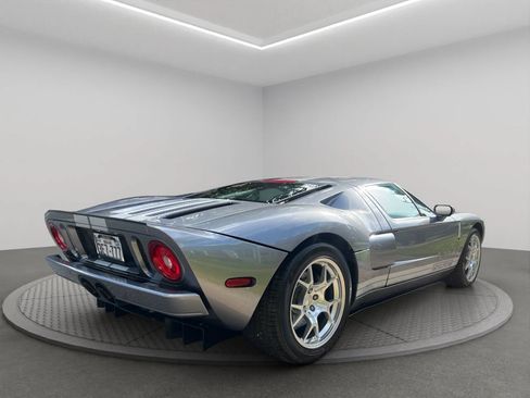 Used 2006 Ford GT RWD image 6