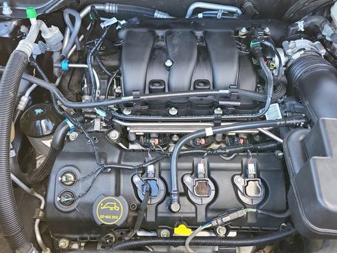 Used 2018 Ford Explorer Limited AWD/4WD image 16
