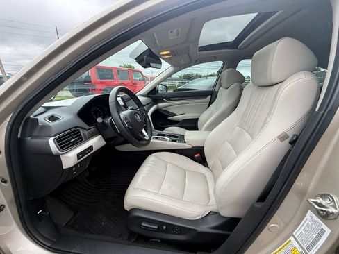 Used 2018 Honda Accord Touring image 11