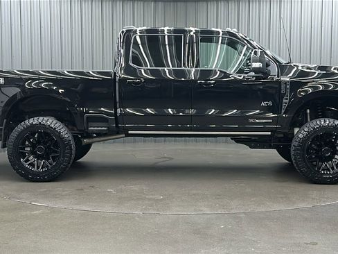 Used 2025 Ford F250 Platinum image 6