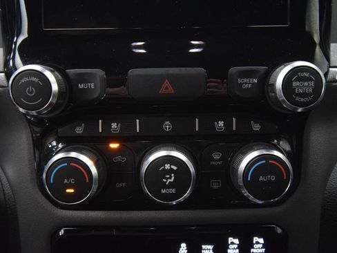 Used 2022 RAM 1500 Laramie AWD/4WD image 28