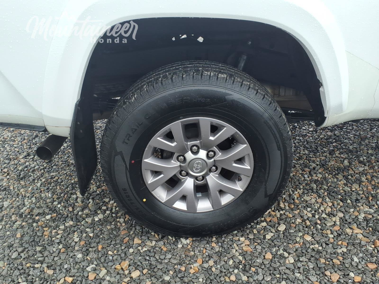 Used 2016 Toyota Tacoma SR5 RWD image 11