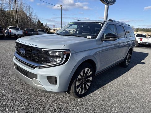 Used 2025 Ford Expedition Max Platinum w/ Driver's Package image 3