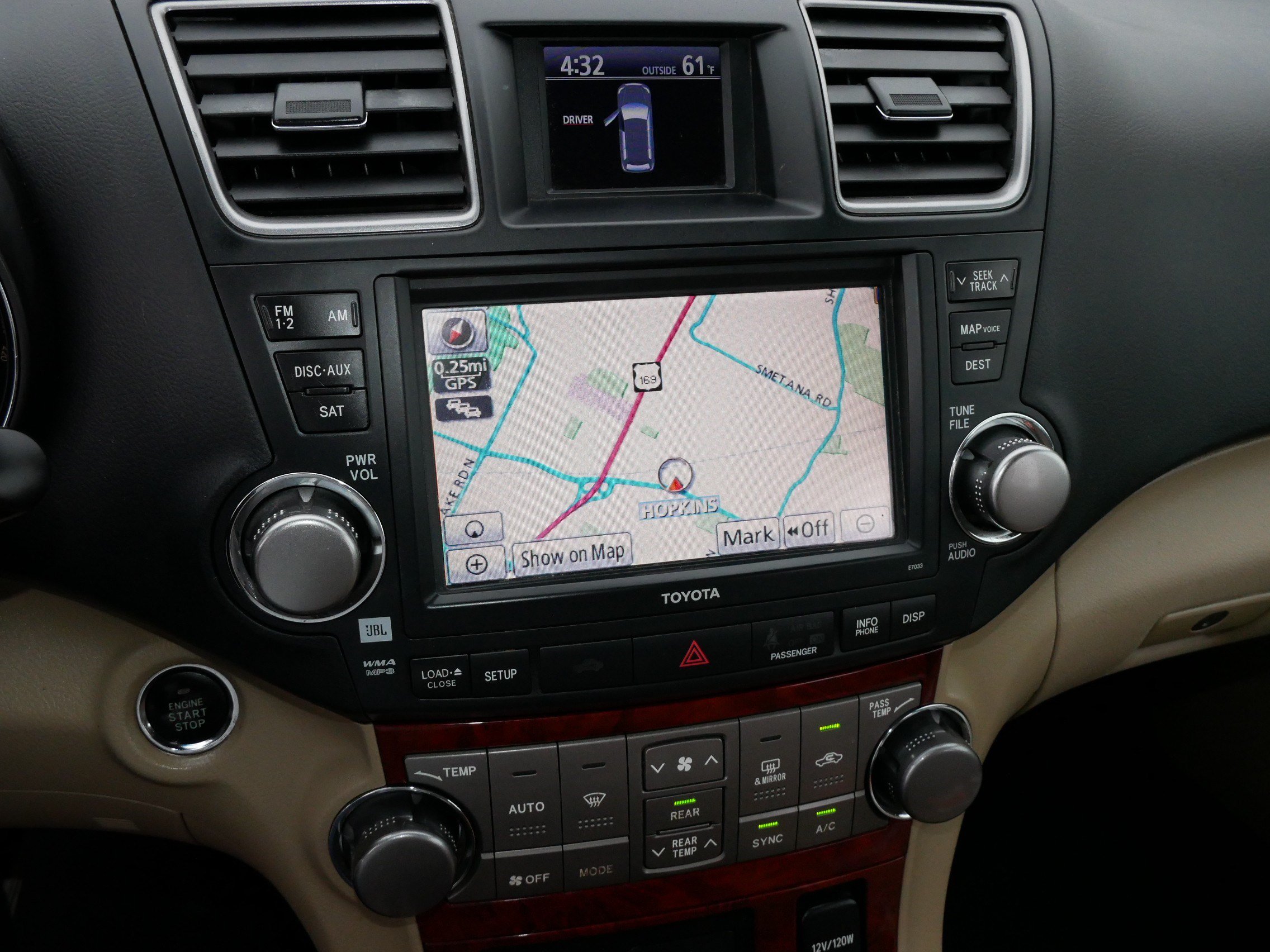 Used 2012 Toyota Highlander Limited w/ Tow Pkg AWD/4WD image 22
