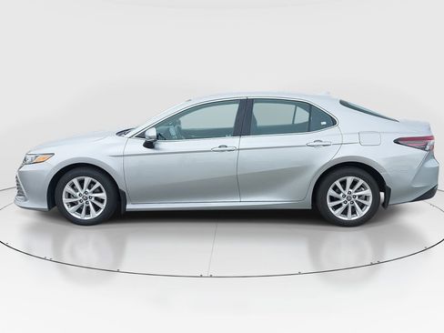 Used 2024 Toyota Camry LE w/ Convenience Package image 8
