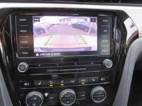 Used 2020 Volkswagen Passat 2.0T SE image 18