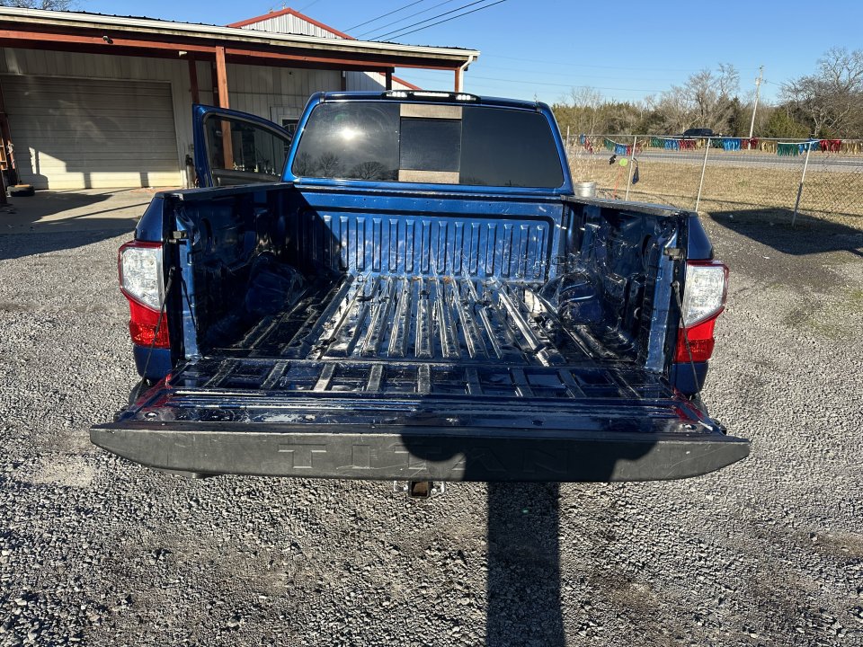 Used 2021 Nissan Titan 4x4 Crew Cab image 19