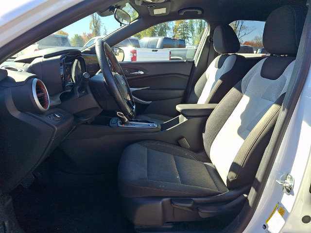 Used 2024 Chevrolet Trax RS w/ Driver Confidence Package FWD image 2