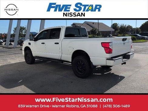 Used 2019 Nissan Titan SV w/ SV Convenience Package AWD/4WD image 6