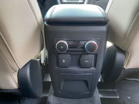 Used 2022 Ford Explorer XLT image 28