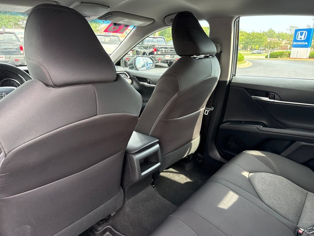 Used 2018 Toyota Camry LE FWD image 20
