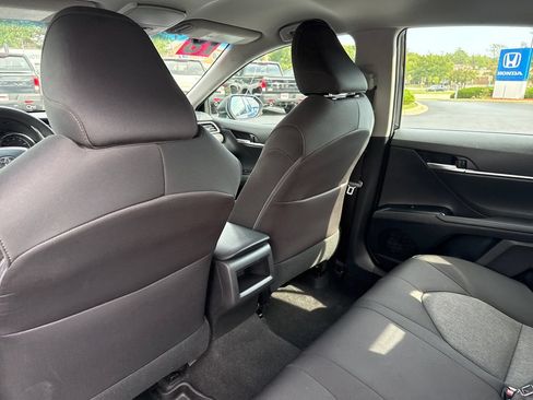 Used 2018 Toyota Camry LE FWD image 20