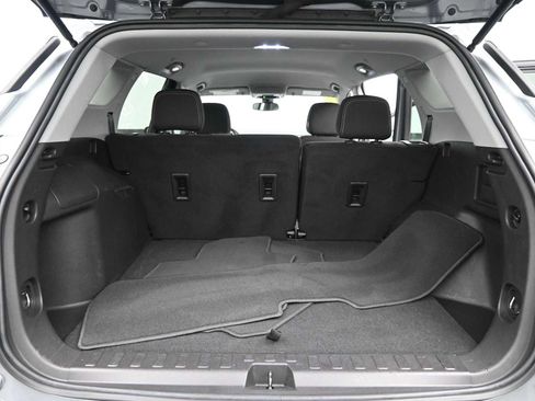 Used 2024 GMC Terrain SLE image 12