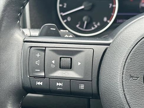Used 2024 Nissan Rogue SV w/ SV Premium Package FWD image 20
