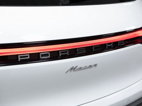 Certified 2022 Porsche Macan image 37