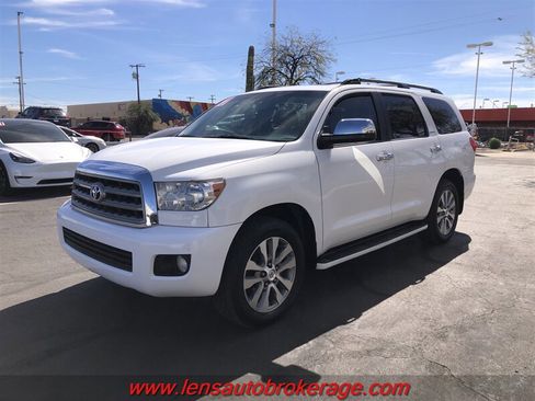 Used 2017 Toyota Sequoia Limited w/ Safety & Convenience Package RWD image 4