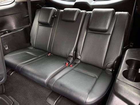 Used 2019 Toyota Highlander XLE AWD/4WD image 16