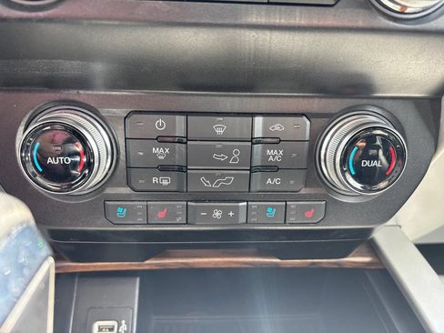Used 2020 Ford F150 Lariat w/ Equipment Group 502A Luxury AWD/4WD image 27