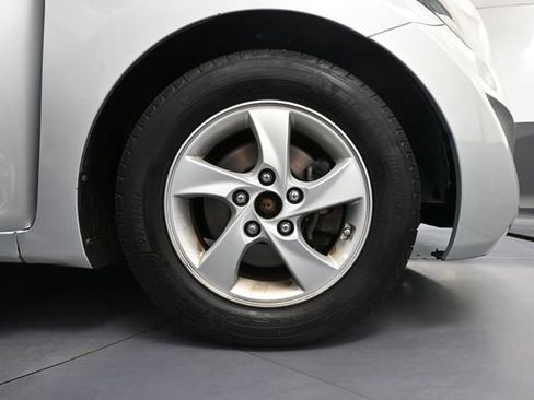 Used 2014 Hyundai Elantra SE FWD image 14