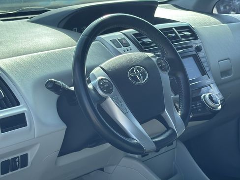 Used 2013 Toyota Prius V image 10