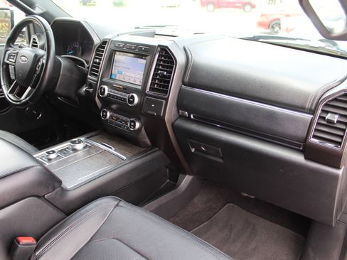 Used 2019 Ford Expedition Limited w/ Equipment Group 301A AWD/4WD image 17
