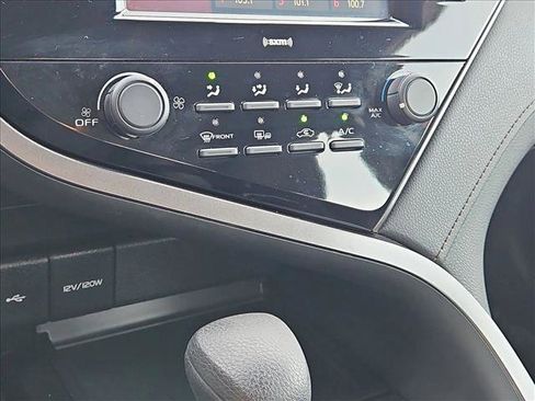 Used 2020 Toyota Camry LE image 15