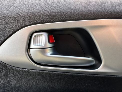 Used 2021 Chrysler Pacifica Touring-L w/ S Appearance Package image 31