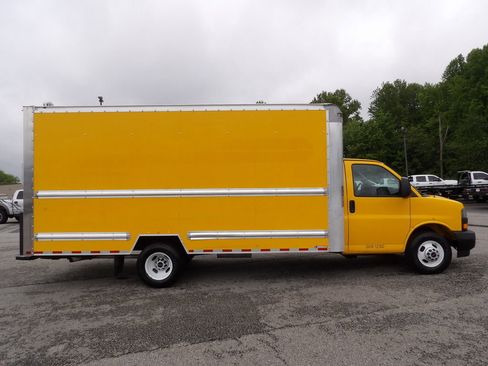 Used 2019 GMC Savana 3500 Extended w/ Driver Convenience Package image 9