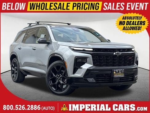 Used 2025 Chevrolet Traverse RS image 1