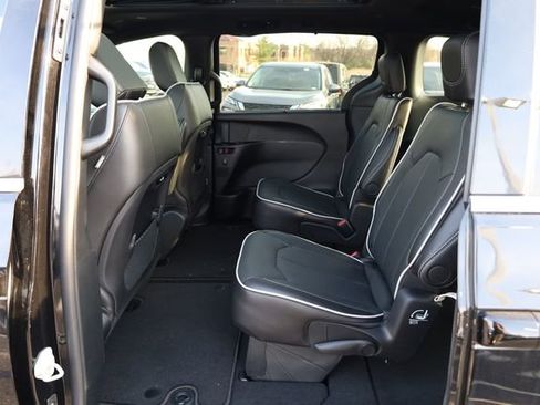 New 2026 Chrysler Pacifica Limited image 24