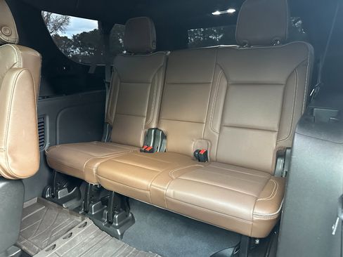 Used 2021 Chevrolet Suburban High Country image 24