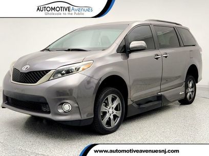 Used 2017 Toyota Sienna SE Premium