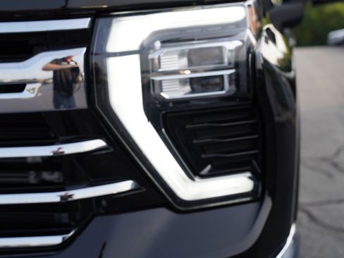 Used 2025 Chevrolet Silverado 3500 LTZ w/ LTZ Convenience Package AWD/4WD image 14